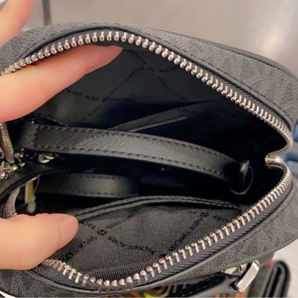 Michael Kors Jet Set Travel Flight Medium Logo Crossbody Bag in black signature - Picture 6 of 11